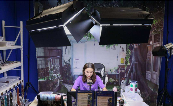 直播平臺頻頻出現(xiàn)無下限言論石英晶振有沒有責(zé)任? 直播平臺頻頻出現(xiàn)無下限言論石英晶振有沒有責(zé)任?